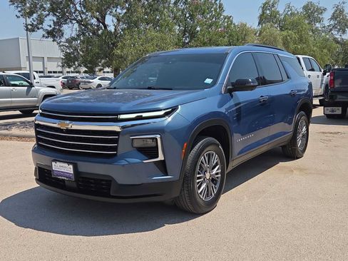 Used 2024 Chevrolet Traverse LT FWD image 4