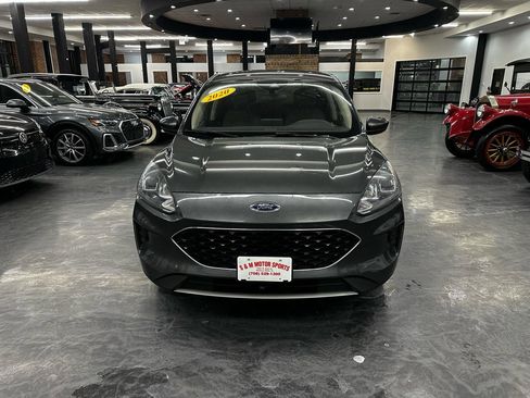 Used 2020 Ford Escape SE image 2