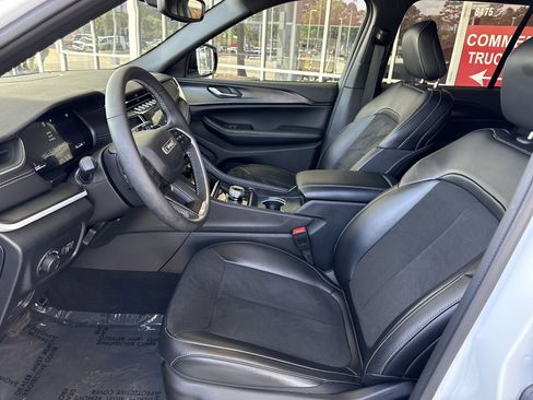 Used 2024 Jeep Grand Cherokee Altitude image 15