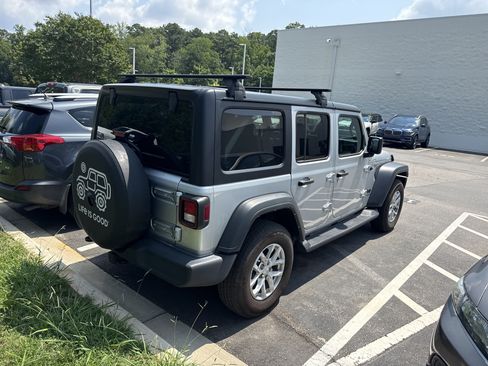 Used 2023 Jeep Wrangler Unlimited Sport AWD/4WD image 2