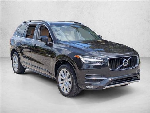 Used 2018 Volvo XC90 T6 Momentum w/ Convenience Package AWD/4WD image 2