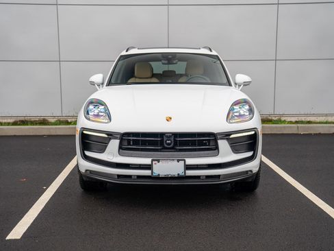 Used 2025 Porsche Macan image 6