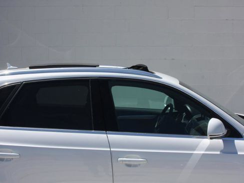 Used 2018 Audi Q3 2.0T Premium Plus w/ Premium Plus Package FWD image 6
