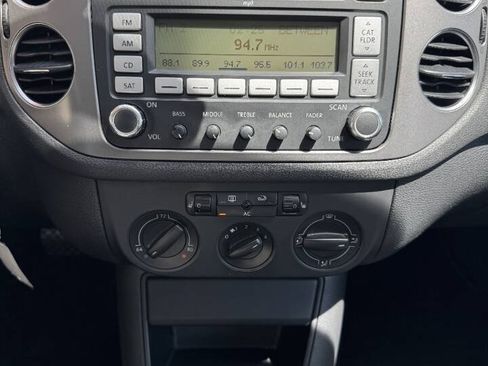 Used 2009 Volkswagen Tiguan S FWD image 25