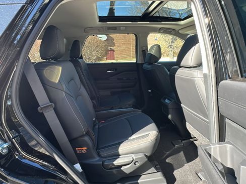 New 2026 Nissan Pathfinder SL w/ SL Premium Package AWD/4WD image 10