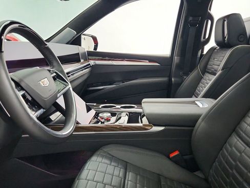 Certified 2025 Cadillac Escalade ESV Sport Platinum AWD/4WD image 17