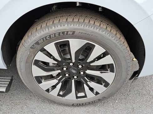 New 2025 Ford Expedition Platinum w/ Driver's Package image 18