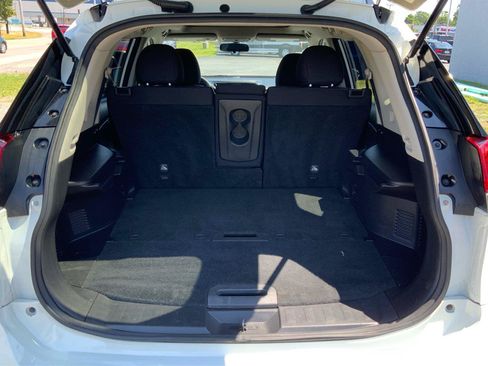 Used 2017 Nissan Rogue SV FWD image 12