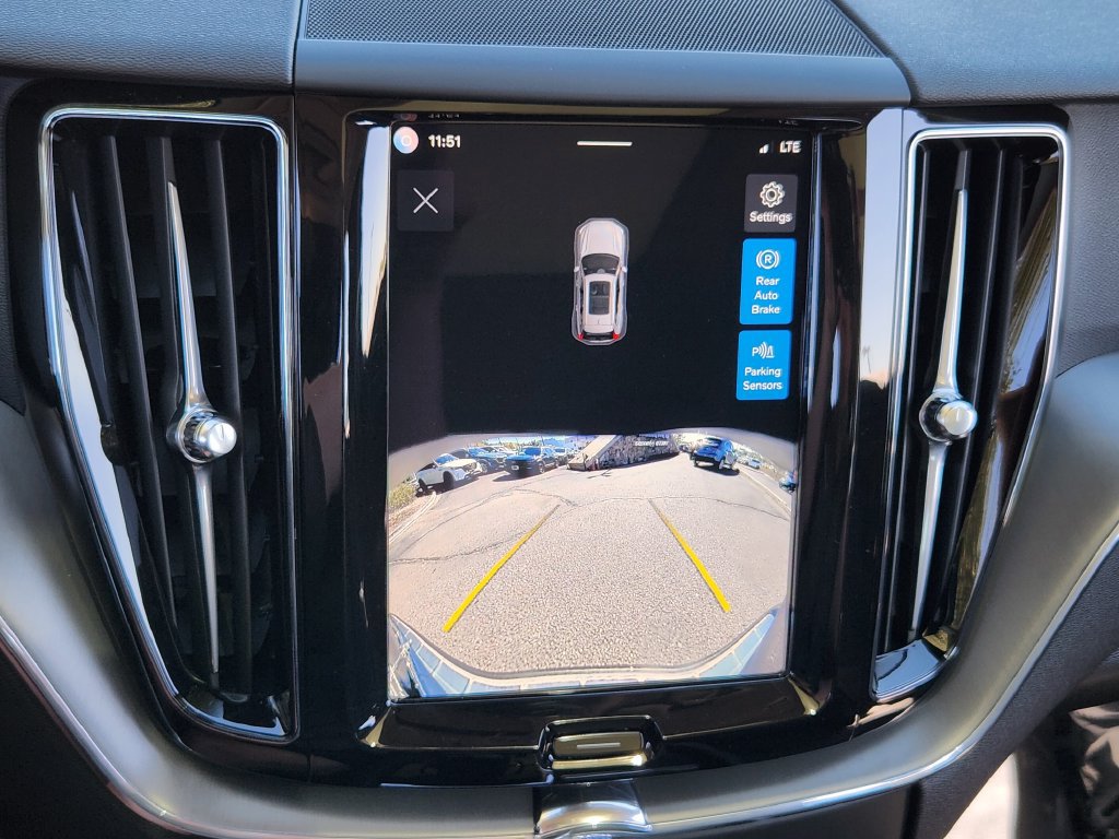 Used 2025 Volvo XC60 B5 Core w/ Protection Package Premier AWD/4WD image 9
