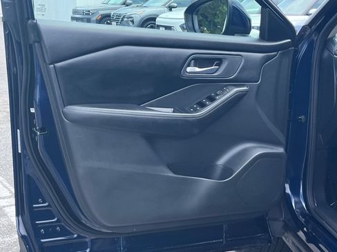 Used 2025 Nissan Rogue SV FWD image 18