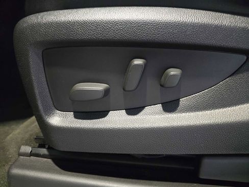 Used 2015 GMC Yukon Denali image 25