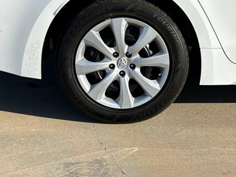 Used 2022 Toyota Corolla LE FWD image 9