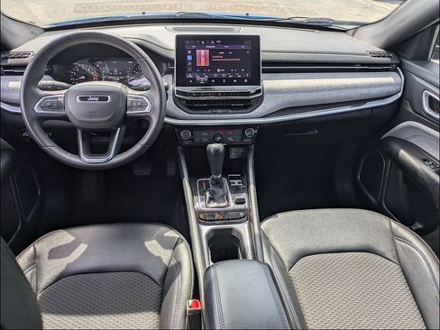 Used 2024 Jeep Compass Latitude AWD/4WD image 18