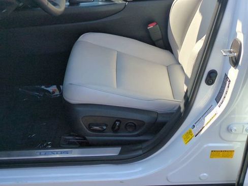 Used 2025 Lexus UX 300h FWD image 13