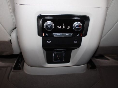 Used 2024 GMC Yukon XL Denali AWD/4WD image 25