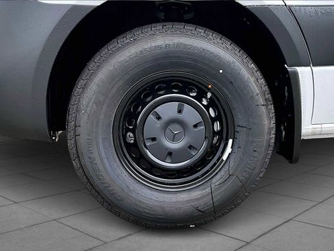 New 2025 Mercedes-Benz Sprinter 2500 image 16