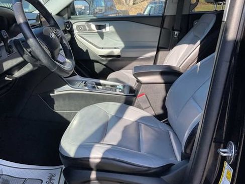 Used 2021 Ford Explorer XLT w/ Equipment Group 202A AWD/4WD image 26