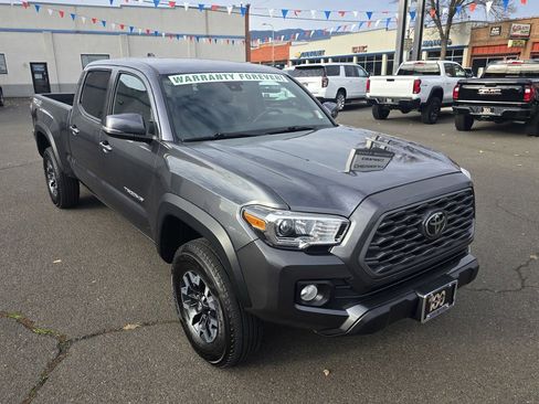 Used 2022 Toyota Tacoma TRD Off-Road image 25