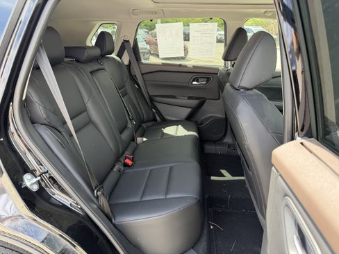 Used 2023 Nissan Rogue SV w/ SV Premium B Package image 10