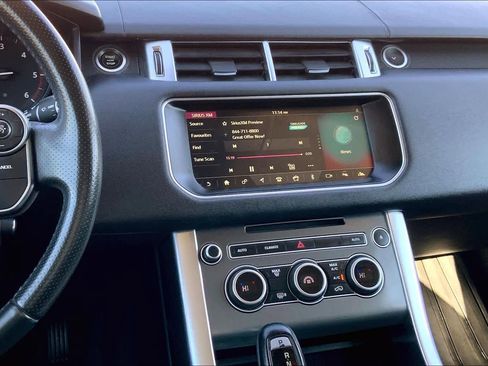 Used 2017 Land Rover Range Rover Sport SE image 7