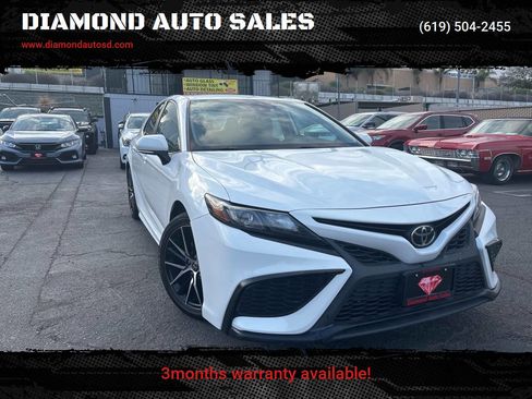 Used 2022 Toyota Camry SE FWD image 1