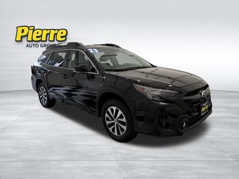 Used 2023 Subaru Outback Premium image 9