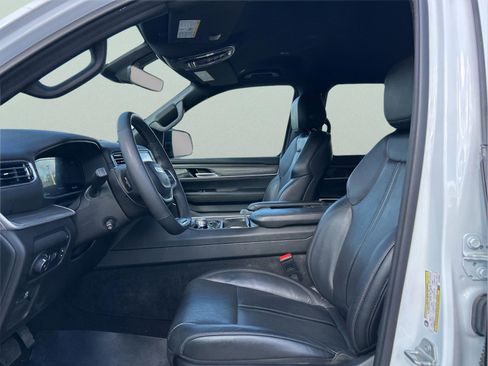 Certified 2024 Jeep Wagoneer L Series II w/ Flexible Seating Group image 26