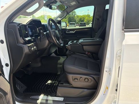 Used 2023 Chevrolet Silverado 1500 LT AWD/4WD image 10