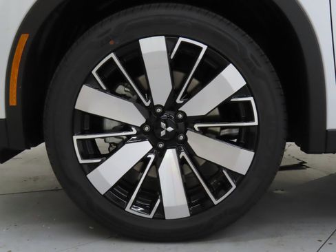 New 2025 Mitsubishi Outlander SE image 26