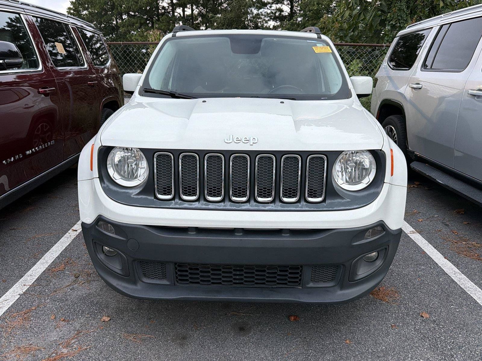 Used 2017 Jeep Renegade Latitude FWD image 2