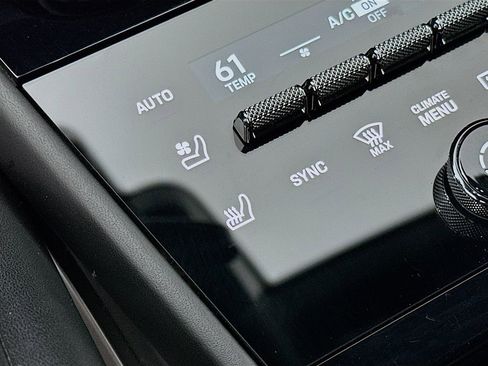 Certified 2024 Porsche Cayenne AWD/4WD image 23