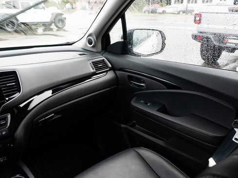 Used 2022 Honda Pilot Touring image 10