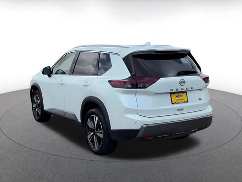 Used 2026 Nissan Rogue SL FWD image 9
