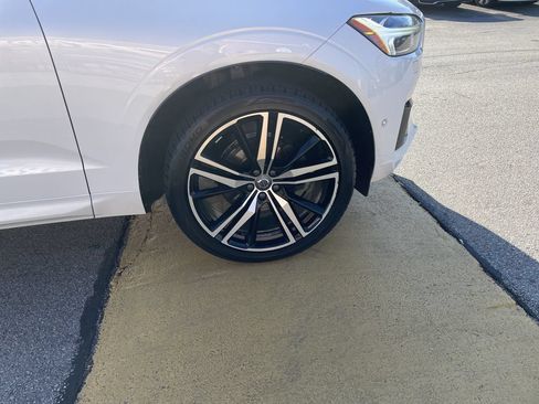 Used 2019 Volvo XC60 T5 R-Design AWD/4WD image 11