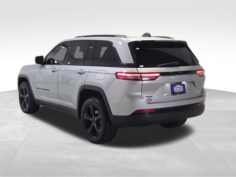 Certified 2023 Jeep Grand Cherokee Altitude AWD/4WD image 25
