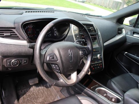 Used 2019 Lincoln MKC Premiere FWD image 16