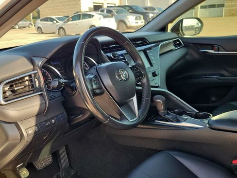 Used 2018 Toyota Camry SE w/ Convenience Package FWD image 10