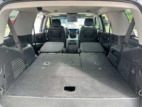 Used 2019 Cadillac Escalade Premium Luxury w/ Escalade Sport Edition AWD/4WD image 21