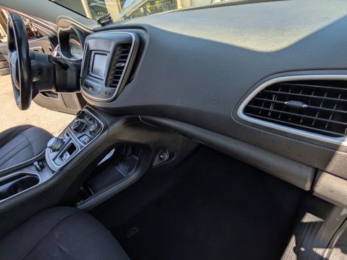 Used 2015 Chrysler 200 Limited w/ Convenience Group image 17