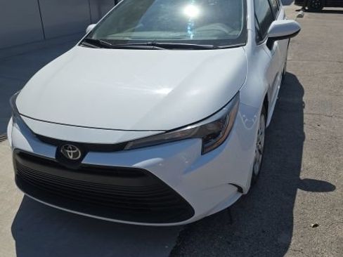 Used 2025 Toyota Corolla LE FWD image 2