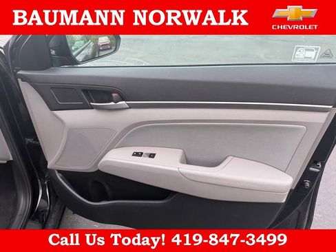 Used 2017 Hyundai Elantra SE image 20