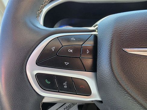 Used 2022 Chrysler Pacifica Touring-L FWD image 14