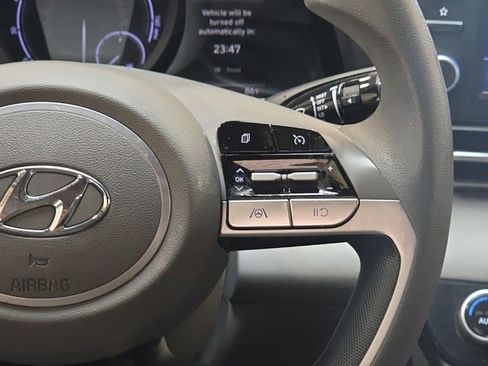 Used 2022 Hyundai Elantra Blue FWD image 16