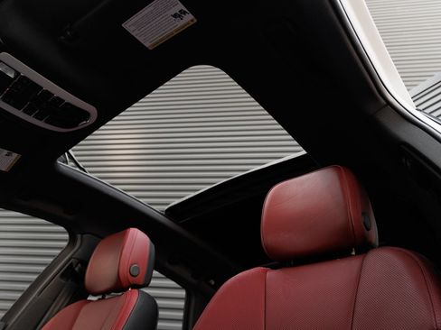 Certified 2026 Porsche Macan AWD/4WD image 13
