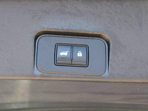 Used 2022 Nissan Rogue SL FWD image 34