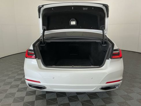 Certified 2022 BMW 740i w/ Premium Package image 31