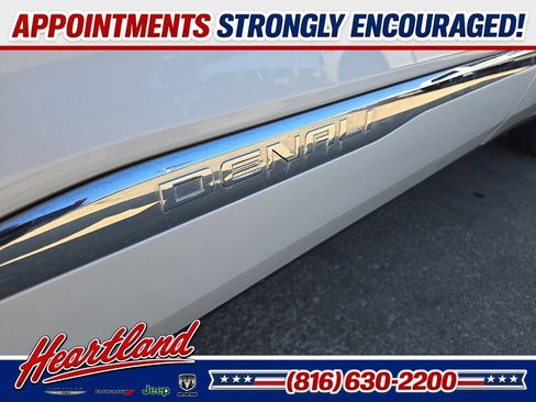 Used 2019 GMC Acadia Denali AWD/4WD image 17