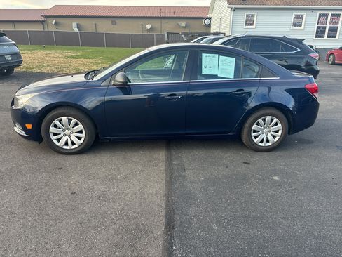 Used 2011 Chevrolet Cruze LS image 3