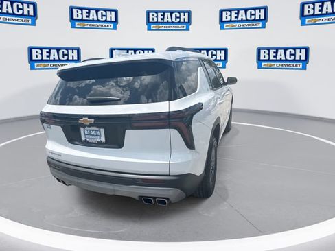 Used 2025 Chevrolet Traverse LT FWD image 7
