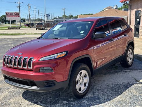 Used 2017 Jeep Cherokee Sport FWD image 5